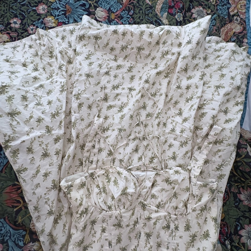 House of CB Floral Midi Dress in Cream and Green - Picture 9 of 9